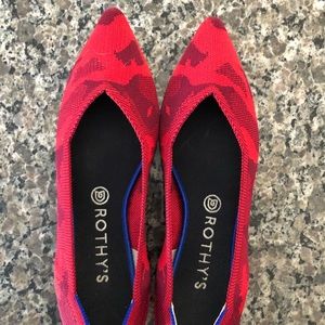 Rothys “The Point” in red camo